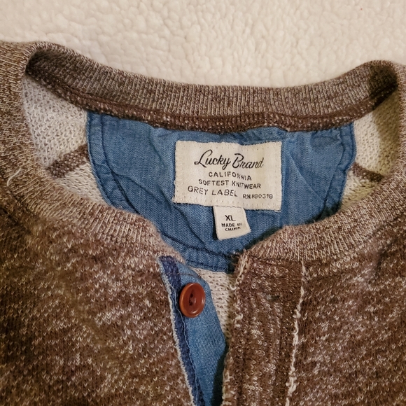 Mens Lucky Brand tan fleece pullover with 3 buttons. Size xl - Picture 4 of 7